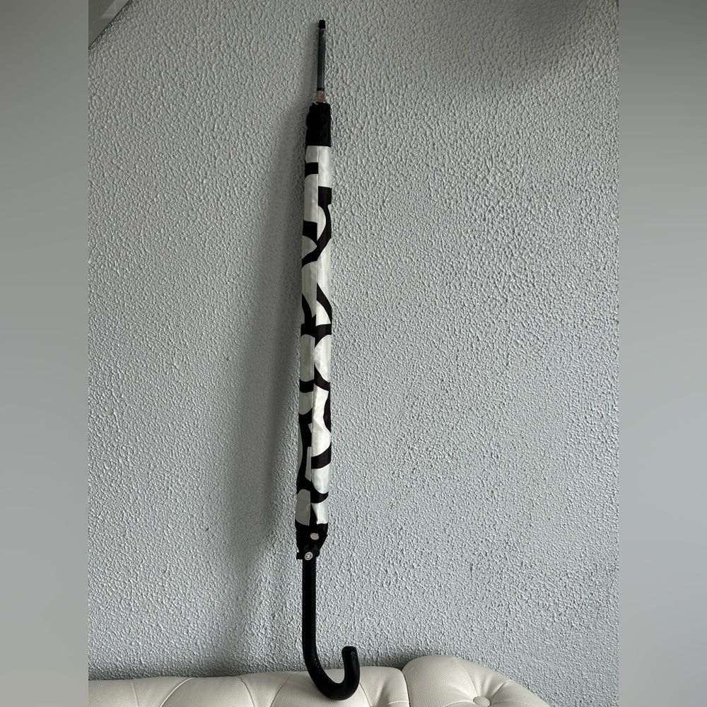 CHANEL CAMELLIA FOLDING UMBRELLA MONOCHROME FLORAL UMBRELLA, WITH COA. RARE ITEM - Picture 15 of 16